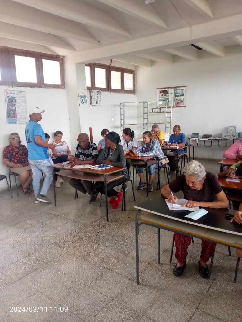 Se celebra en nuestro centro la reunión de presupuesto del año 2024 #dgesagualagrande #DirectorEducacionSagua #YamiletHerreraAlfonso #comunicadoradpe #vamospormas2024 #DPEVillaClara #educaciónsagua #CubaMined #SomosContinuidad