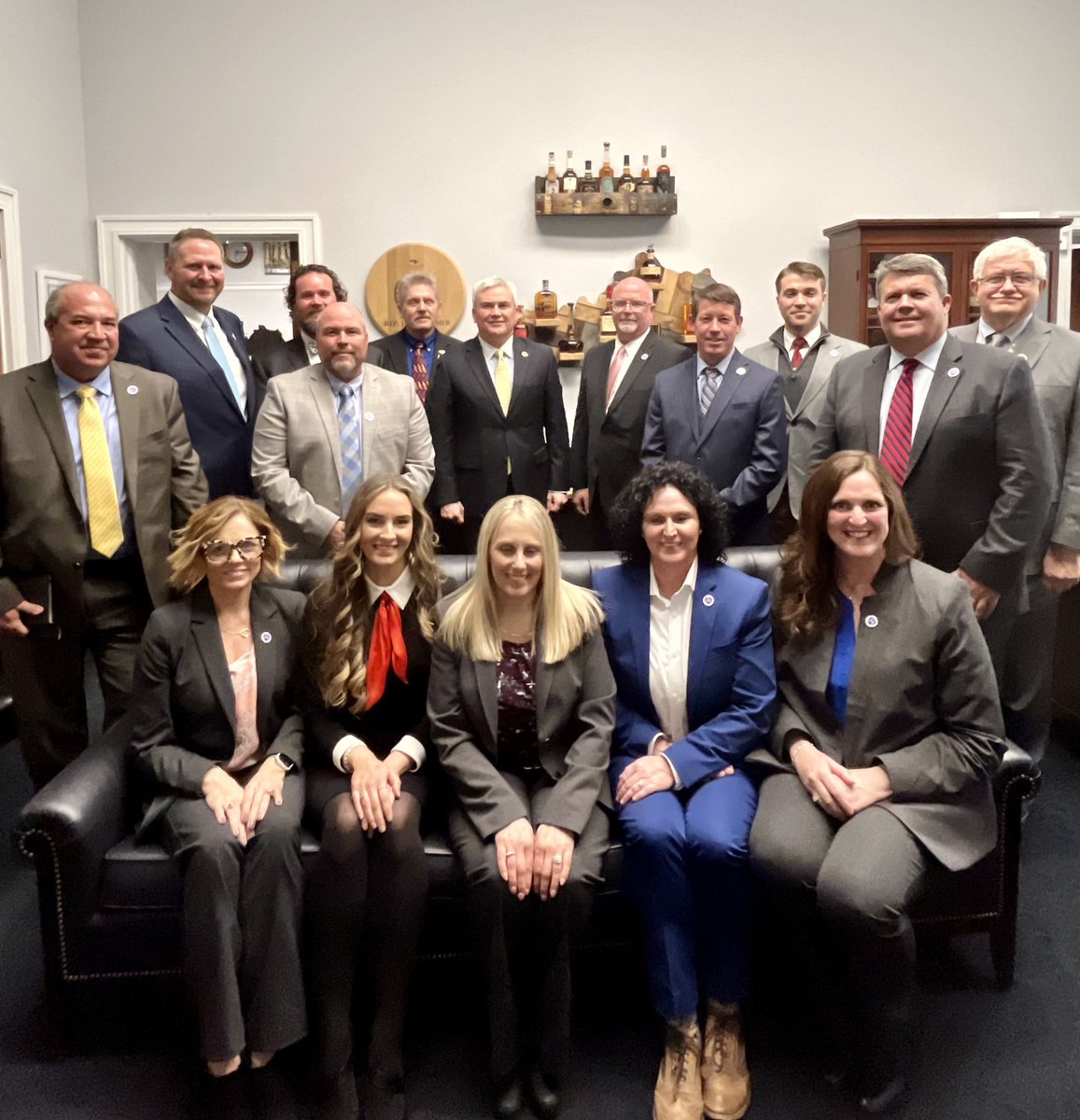 JamesComer's tweet photo. Welcomed the @PennyrileADD to DC 🇺🇸 today. An impressive group of West KY leaders. #KY1 https://t.co/hzrpkJgMN2
