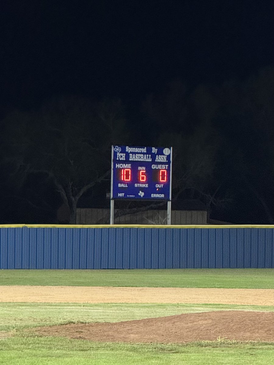 tannerkrawietz's tweet photo. We got the W tonight against Charlotte💪🏼
1-0 in district
#fallscity #beaverbaseball #2aDist30
@SouthTexasHigh1
@2ATxHSBaseball
@travisehrlich 
@asaplumley https://t.co/2Li7EkAWd5
