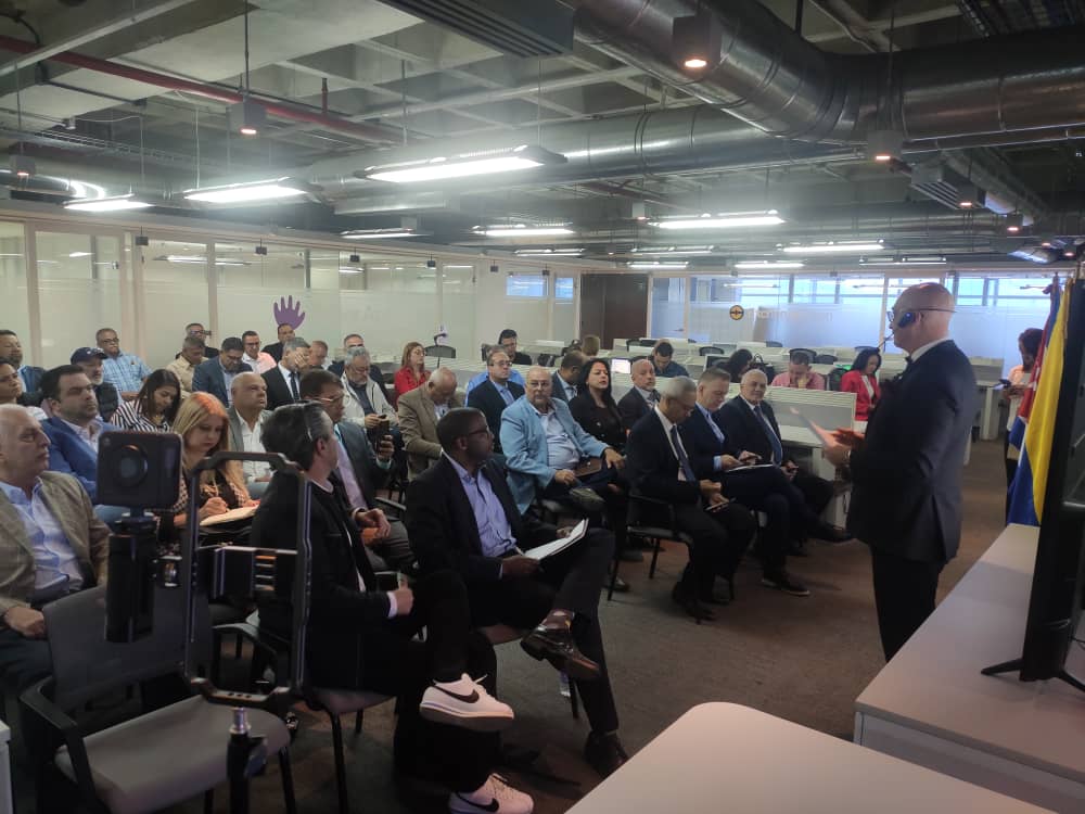 embacubaven's tweet photo. Inicia en #Caracas Jornada Empresarial Cuba 🇨🇺 - Venezuela 🇻🇪 con encuentro empresarial entre más de 30 empresas cubanas y cámaras y asocianes de @fedeindustria. https://t.co/oxHwL0aYCK