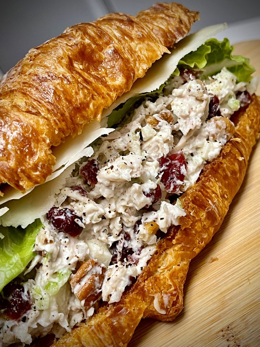 A sandwich is a terrific quick meal for the first Monday of #DaylightSavingTime! I swear y’all I am so whooped!!⏰🔙

White meat chicken salad with cranberries, pecans, sweet onion, celery, mayo, S & P and garlic powder, served on a toasted croissant with shaved pieces of extra…