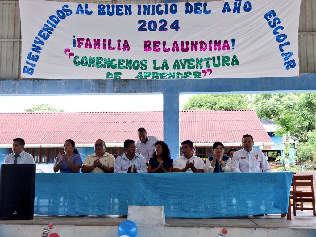 MinamPeru's tweet photo. 📢#VolvamosAClases | En representación del Ministerio del Ambiente, Diego García, investigador en agroforestería familiar, participó en inauguración del Buen Inicio del Año Escolar (#BIAE) de la I. E. n.° 64114 Fernando Belaunde Terry de la provincia Padre Abad (región #Ucayali). https://t.co/9uGkIX2JC2