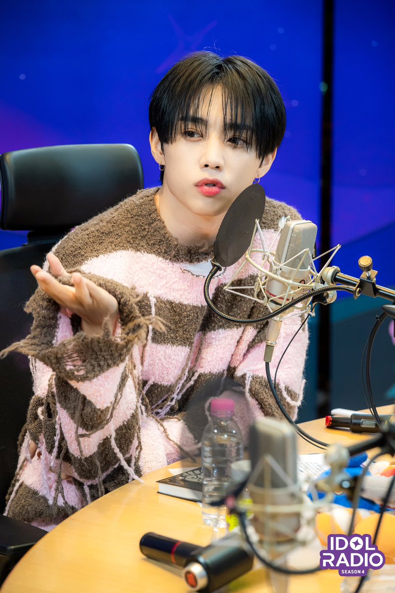 idolradiokorea's tweet photo. [#아이돌라디오4 앨범 240311]

📸EP#7 떤디의 고민상담소 '고민있떤?'

딸기 초코 요정?🧚🏻‍♂ 감동 심해

@IST_THEBOYZ @WE_THE_BOYZ

#MBC #IDOLRADIO #아이돌라디오 #아돌라 #THEBOYZ #더보이즈 #선우 https://t.co/iJzqLp7o1q