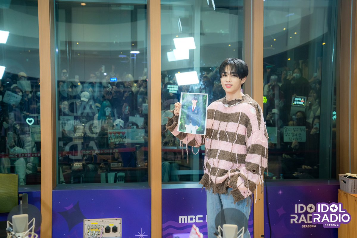 idolradiokorea's tweet photo. [#아이돌라디오4 앨범 240311]

📸EP#7 떤디의 고민상담소 '고민있떤?'

“땡은 없어, 모두가 정답인 아름다운 세상🪄”

-떤담소-

@IST_THEBOYZ @WE_THE_BOYZ

#MBC #IDOLRADIO #아이돌라디오 #아돌라 #THEBOYZ #더보이즈 #선우 https://t.co/qdCgf9hD7P