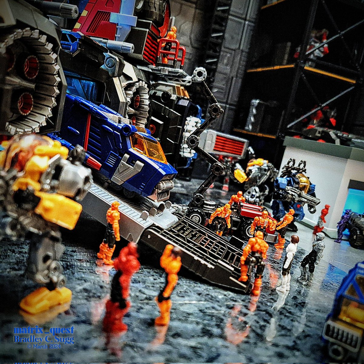 BradleyCSugg's tweet photo. - "Because the Commander said she wanted it; that's why."

#Diaclone #DiaNauts change out the craft stored in #CloudAcross' Stern Hangar.

#ダイアクロン #DiaFighterS #PoweredSuits #CosmoRollerD #GreatRobotBase #ロボットベース #TakaraTomy #One60ScaleWorld #matrix_quest https://t.co/Aa7Quexo4N