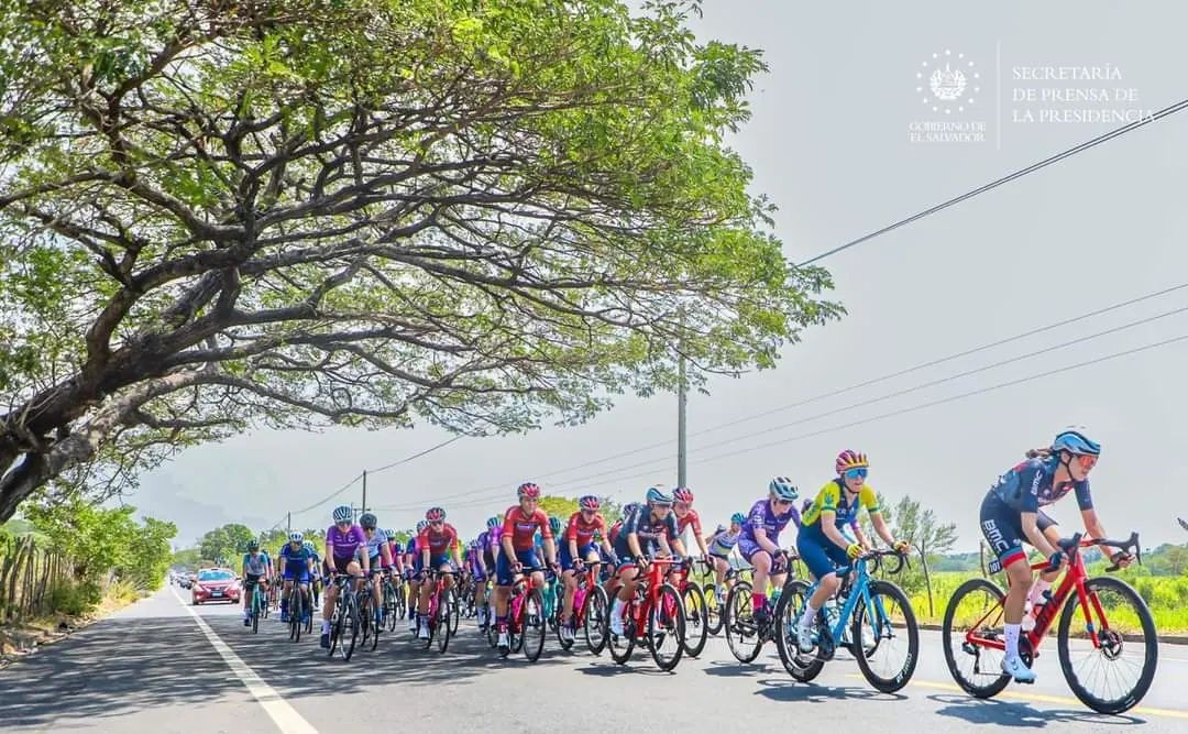 ¡Sigue entre las mejores! 🚴‍♀️🇲🇽
La ciclista <a href="/marce_prieto92/">Marcela Prieto</a> tuvo una destacada actuación en la 3ª etapa del Tour El Salvador 2024 de 102 km al entrar en 5º puesto, prueba que considera de preparación para su debut en los Juegos Olímpicos París 2024.

#TodosSomosOlímpicos