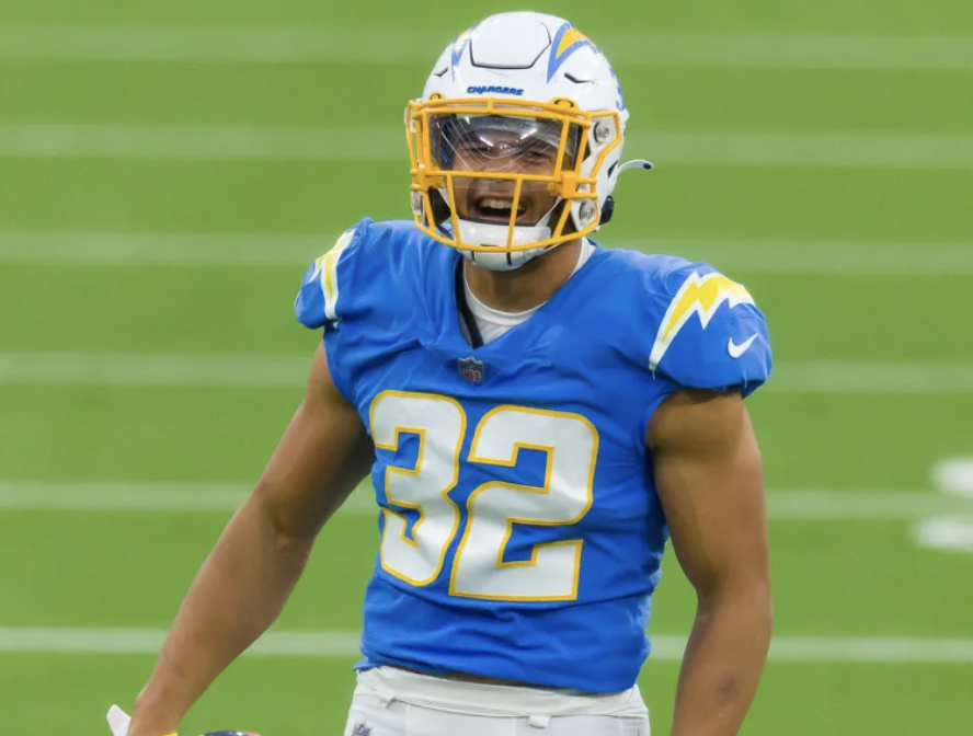 𝗕𝗥𝗘𝗔𝗞𝗜𝗡𝗚: The #Chargers are re-signing safety Alohi Gilman, per agent <a href="/kenny_zuckerman/">Kenny Zuckerman</a>