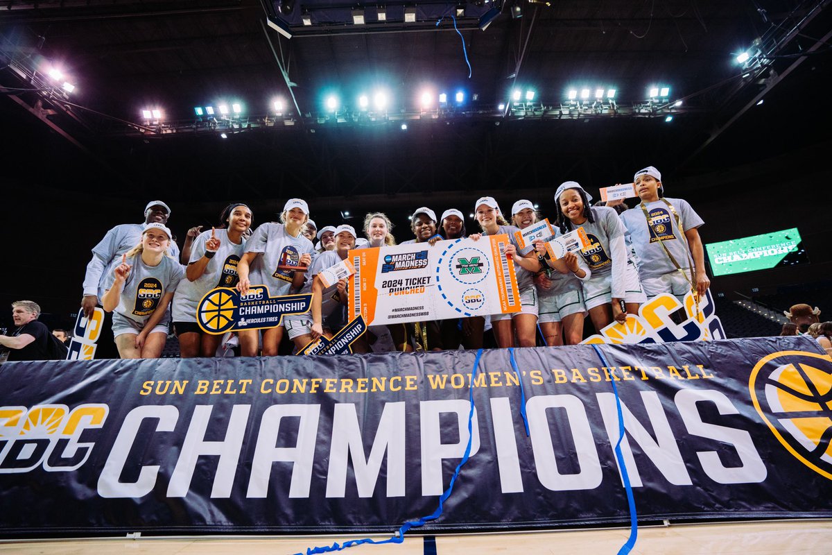 HerdWBB's tweet photo. This Team 💚✨

Champs of the Belt 🏆

#RunWithUs // #WeAreMarshall https://t.co/rXW4Bf0vCV