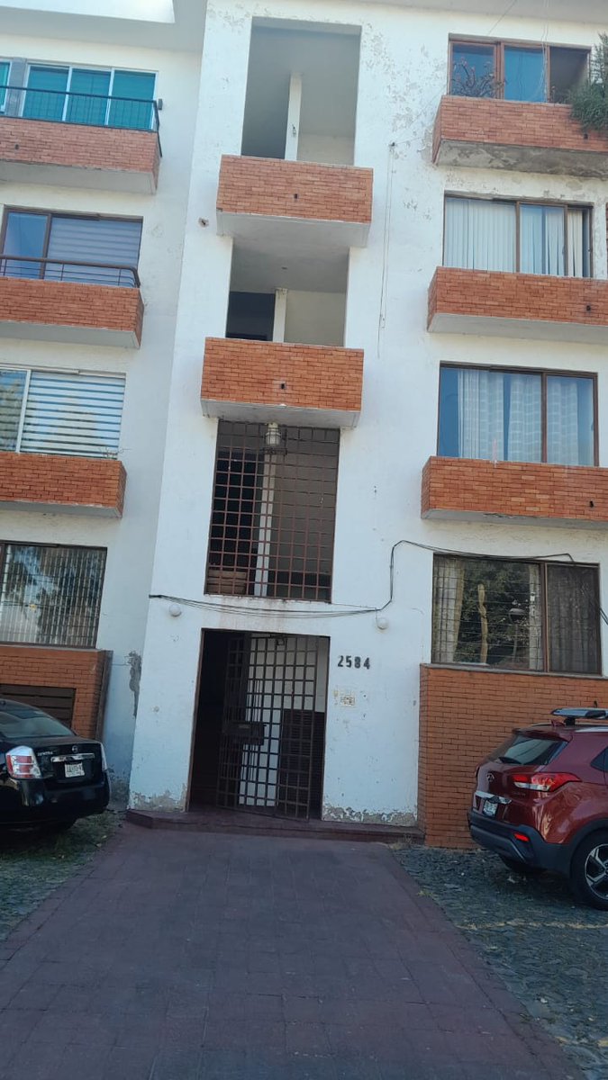 ColonosBosques's tweet photo. @CFE_Contigo reportamos falla eléctrica en la Colonia Bosques de la Victoria, desde Av. Paseo de la Arboleda, hasta Av. Cruz del sur, y llagando Av. Faro. Ya más de dos horas, sin servicio, con varios reportes levantados por vecinos. https://t.co/F8Qwhmf9CU