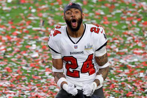 nflrums's tweet photo. 🚨 BREAKING 

The Detriot Lions are trading for CB Carlton Davis from the Tampa Bay Buccaneers https://t.co/d1z6vvrWTx