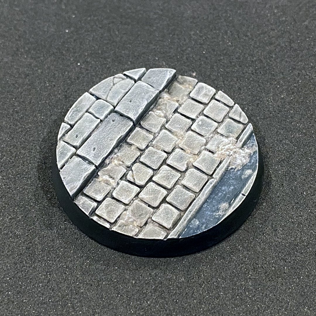 TheSeventhSmith's tweet photo. This weekend's project was to try and create some bases in the style of the new Callis and Toll models for my Warcry warband - and I think I got pretty close!
#warhammercommunity #ageofsigmar https://t.co/sYERyhYZtX