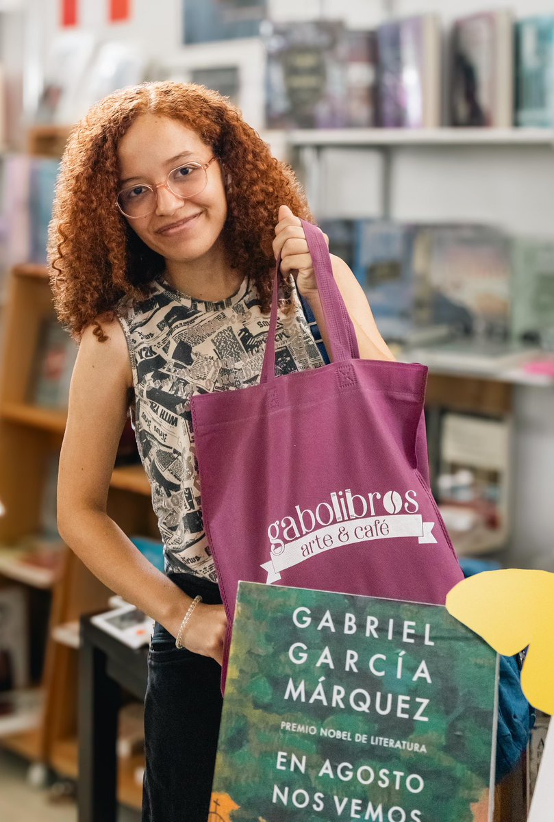gabolibrosmx's tweet photo. 🤩Recibiendo a nuestros jóvenes universitarios en nuestro gran stand de la FIL UJAT-2024.👩🏻👩🏽‍🦱🧒🏻🧒🏼
😊Gracias por su visita, continuemos disfrutando de todo lo que está preparado para ustedes.📚📚 @UJAT 

#gabolibros #feriaujat #lectoresinfinitos #lecturasrecomendadas #filujat2024 
#librosjuveniles #juchimanes