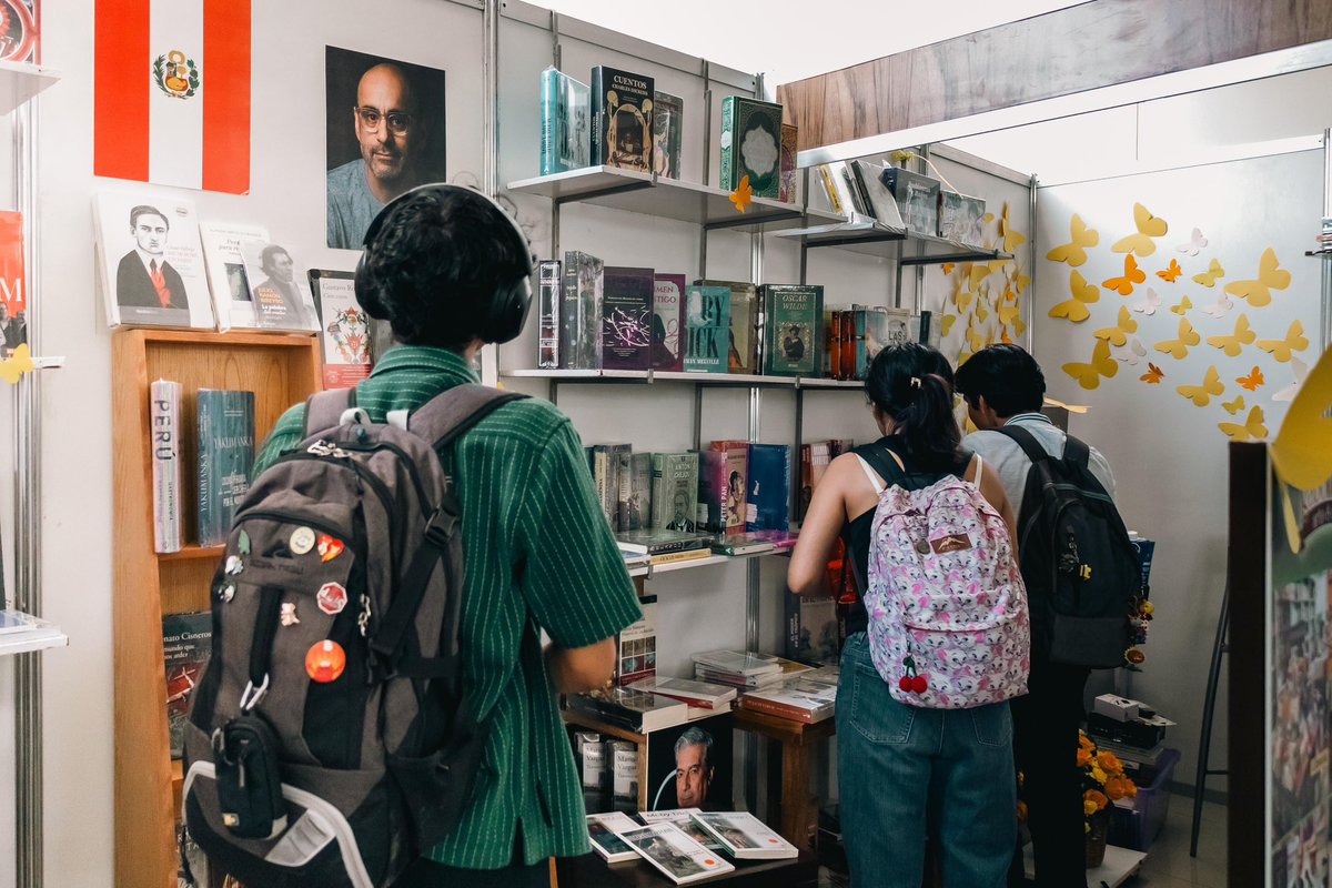 gabolibrosmx's tweet photo. 🤩Recibiendo a nuestros jóvenes universitarios en nuestro gran stand de la FIL UJAT-2024.👩🏻👩🏽‍🦱🧒🏻🧒🏼
😊Gracias por su visita, continuemos disfrutando de todo lo que está preparado para ustedes.📚📚 @UJAT 

#gabolibros #feriaujat #lectoresinfinitos #lecturasrecomendadas #filujat2024 
#librosjuveniles #juchimanes