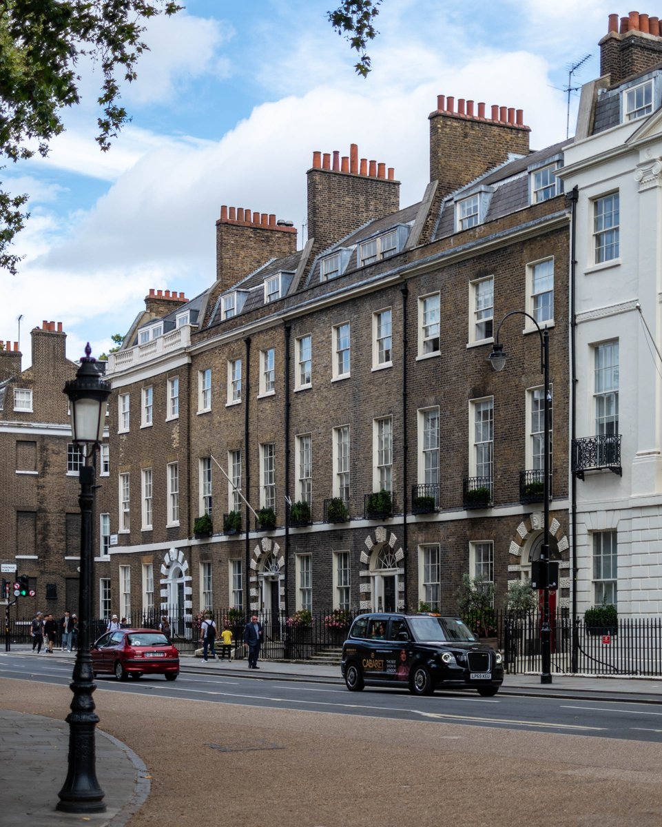 thebumpercrew's tweet photo. Bedford Square | London

Houses in London became so filthy from centuries of pollution that they turned black. But much like Downing Street, some remain black because it's somewhat distinctive. https://t.co/WLcVh1BQmW