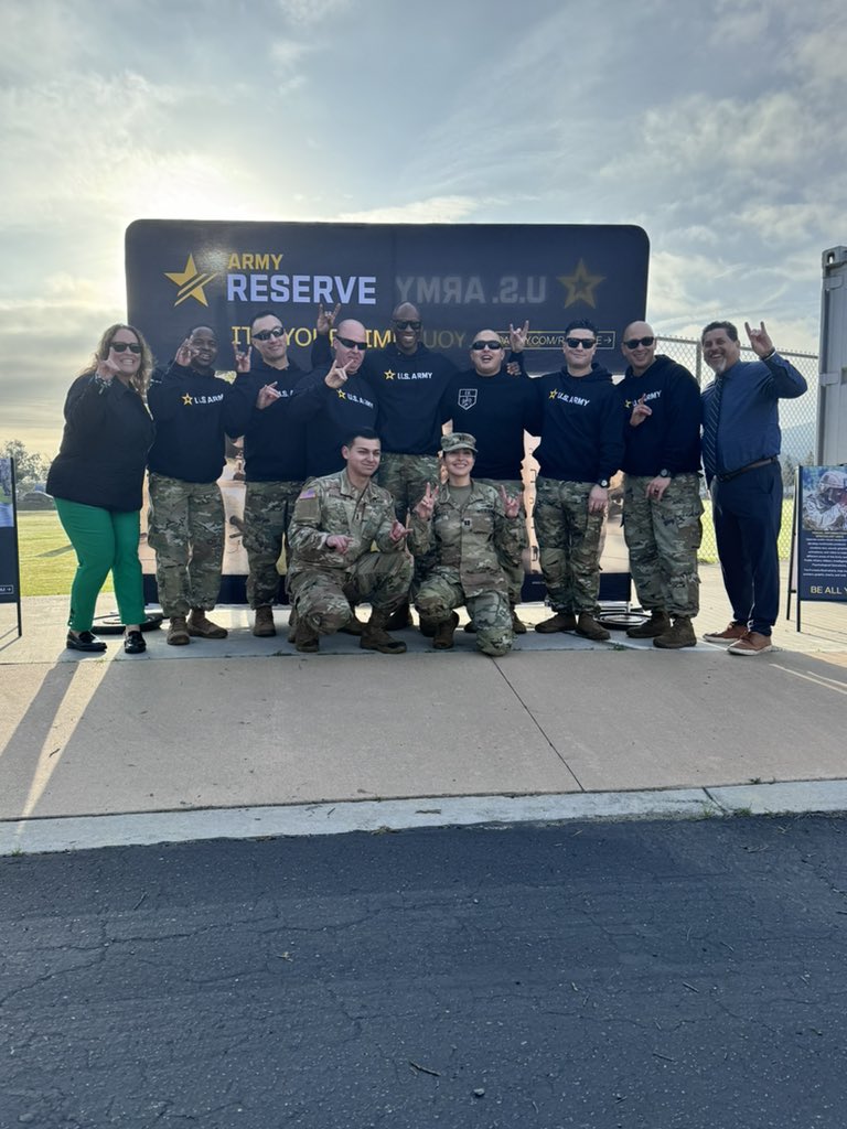 FontanaLearning's tweet photo. Hooah! Much thanks to the @usarmy and @cptborgardt for bringing the Meet the Army event to Kaiser High. Cat students enjoyed interacting with you and learning about Army-related career pathways. #ArmyStrong #KaiserStrong 🇺🇸❤️🤍💙 https://t.co/I9O1guq6hx