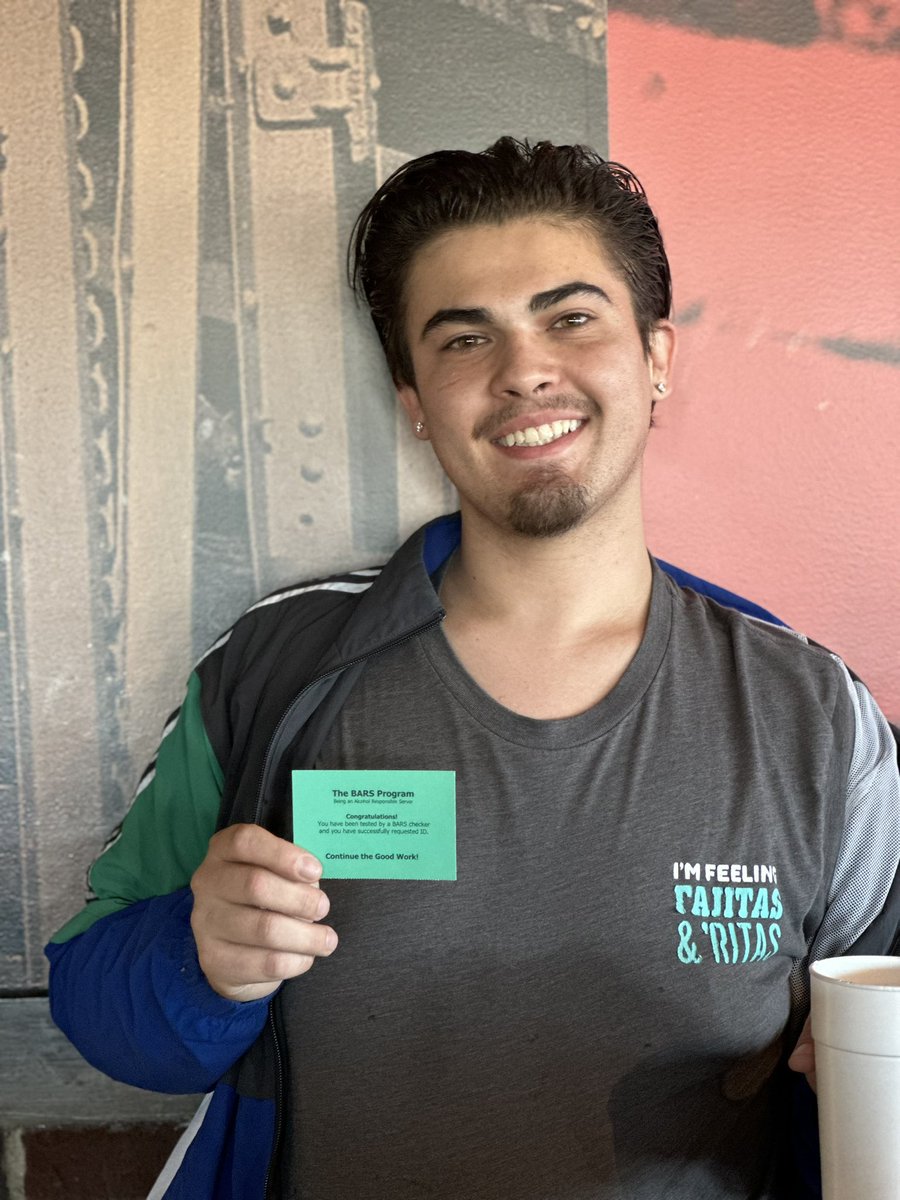 bay2469's tweet photo. Team Gibson always coming up green! S/O to our bartender alan for always ensuring alcohol safety and checking ID’s! #chilislove #barsprogram @Spunkyheat21 @JoeSing50728300 @tjposthuma https://t.co/9vqnn9To0W