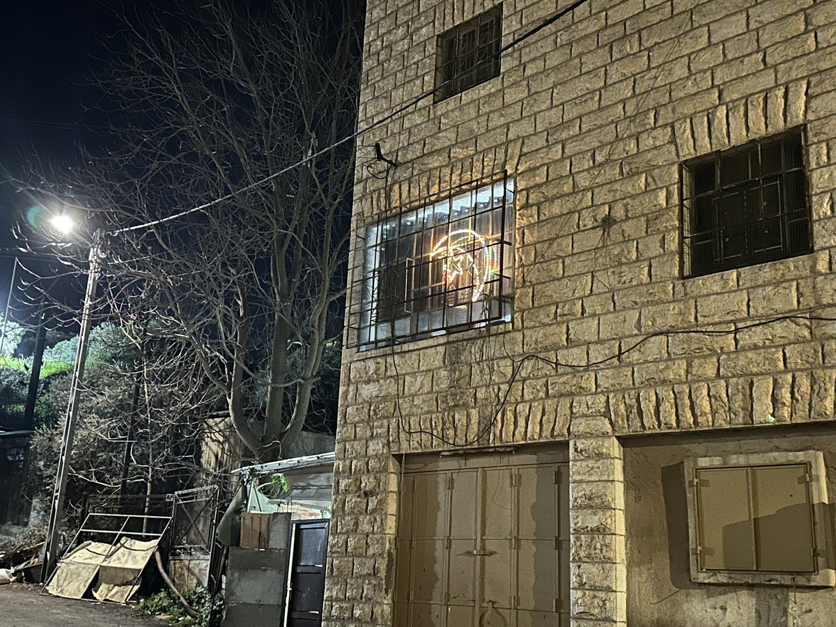 Today we distributed crescent moon ( Ramadan moon) to the families in H2 in hebron , to protect the Palestinian identity in the targeted area. They try to remove us , we are steadfast and we will remain using nonviolence resistance.