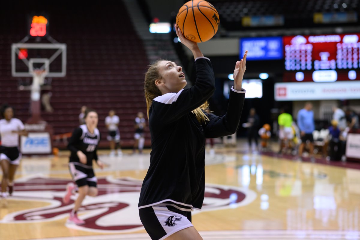 SIU_WBasketball tweet picture