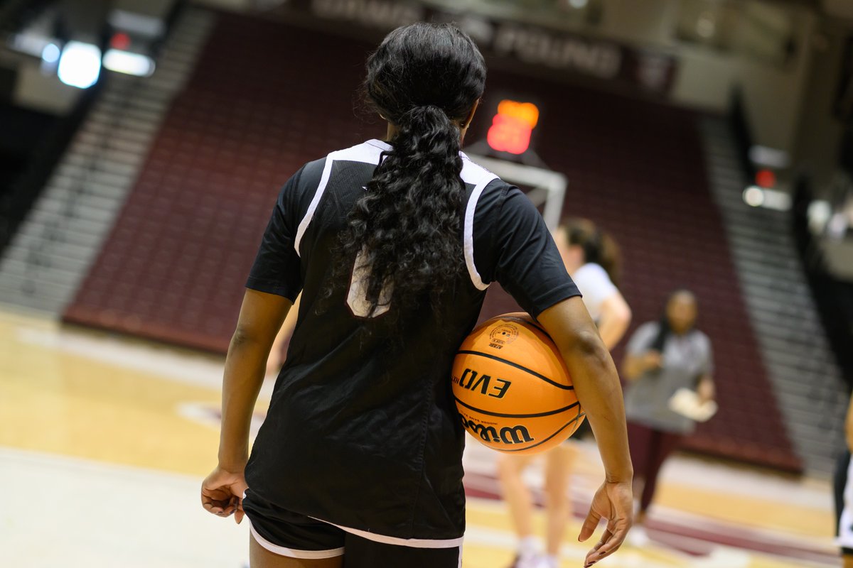 SIU_WBasketball tweet picture