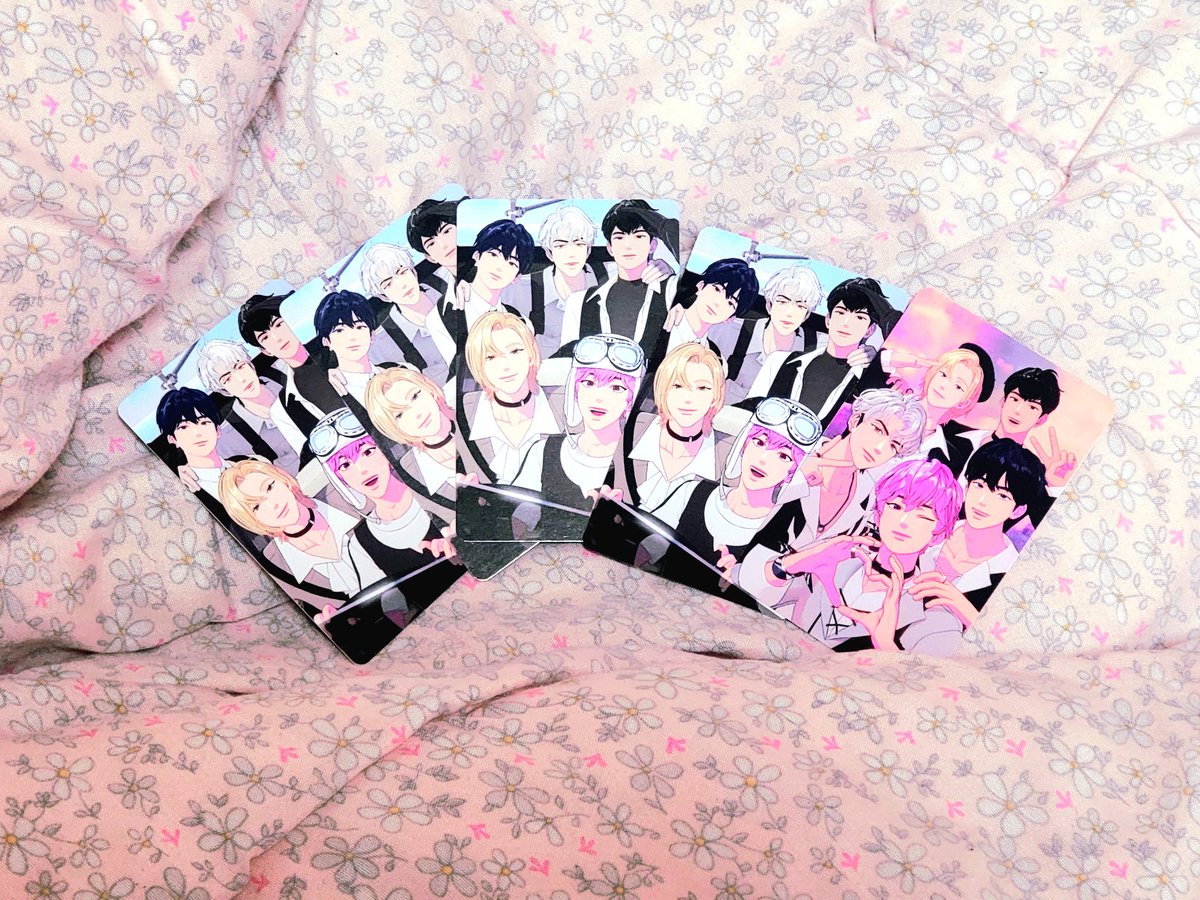 시간이 애매하게 미스나서 8시에 방송을 바로 볼 수가 없음... 포카 한 뭉탱이라도 들고갈래