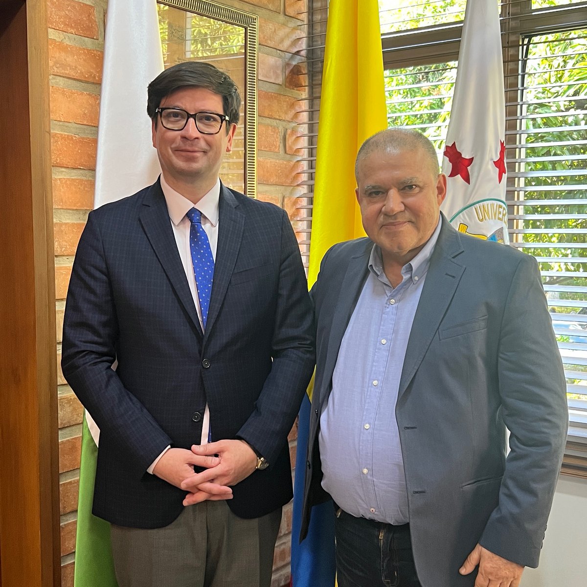 📸9⃣ Una visita muy especial llegó desde España, se trata de Enrique Díaz Bravo, Director Ejecutivo de la Red Iberoamericana de Contratación Pública y profesor de la Universidad de Sevilla, quien se reunió con nuestro Rector para fomentar la cooperación entre ambas instituciones.