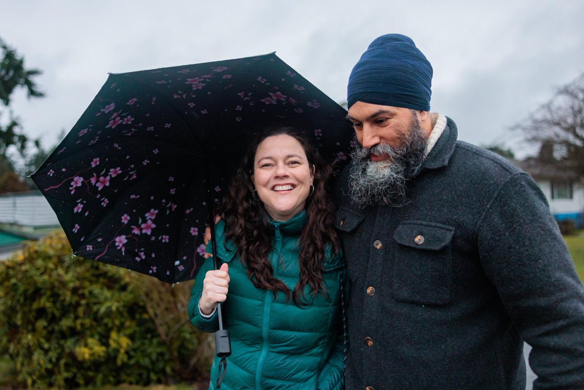 theJagmeetSingh's tweet photo. In Nanaimo, people are worried about the soaring cost of living.

Conservatives/Liberals have let corporate greed get out of control.

New Democrats like @LisaMarieBarron are fighting to make life affordable with pharmacare, dental care — and to lower grocery bills. https://t.co/mOo66cGhlz