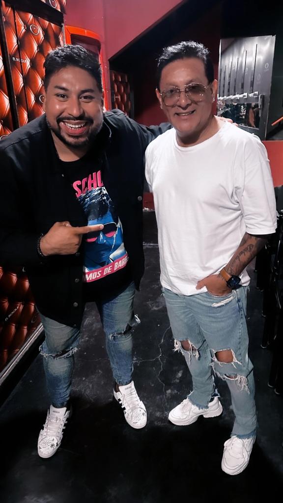 Disfruto de verlos cantar, son increíbles y tengo la fortuna de conocerlos, necesito este FT... haremos lo posible 🙌🏾💯
Valeska Anaconda y Sergio Torres grandes voces de la cumbia Argentina