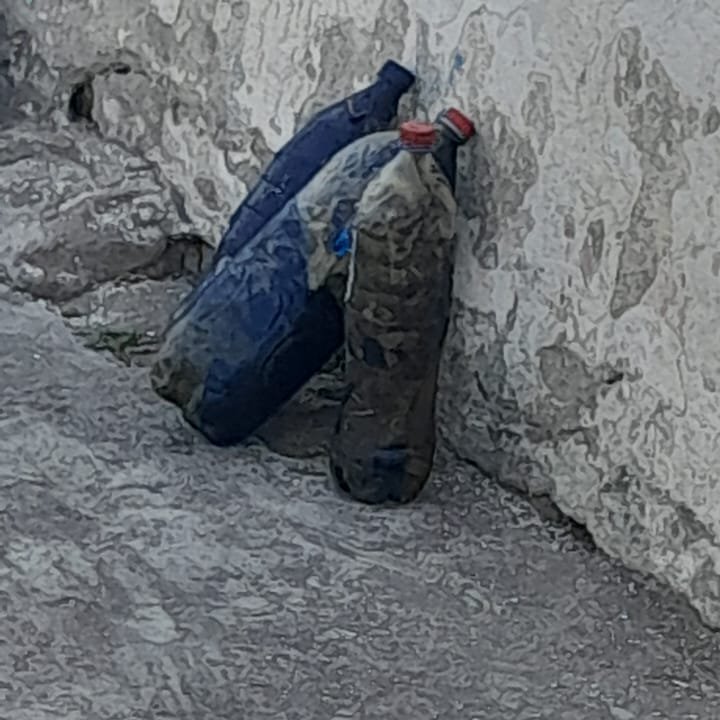 GuadalupeVBravo's tweet photo. 🔴¡AYUDA POR FAVOR!🔴

Reportan a dos perritas que viven en situación de calle con este sujeto. Vecinos comentan que las golpea y abusa sexualment* de ellas. 

📍 Se ubican en la 55 Norte, esquina de la 12 Poniente, colonia Aquiles Serdan, #Puebla https://t.co/r7P4c29FL2