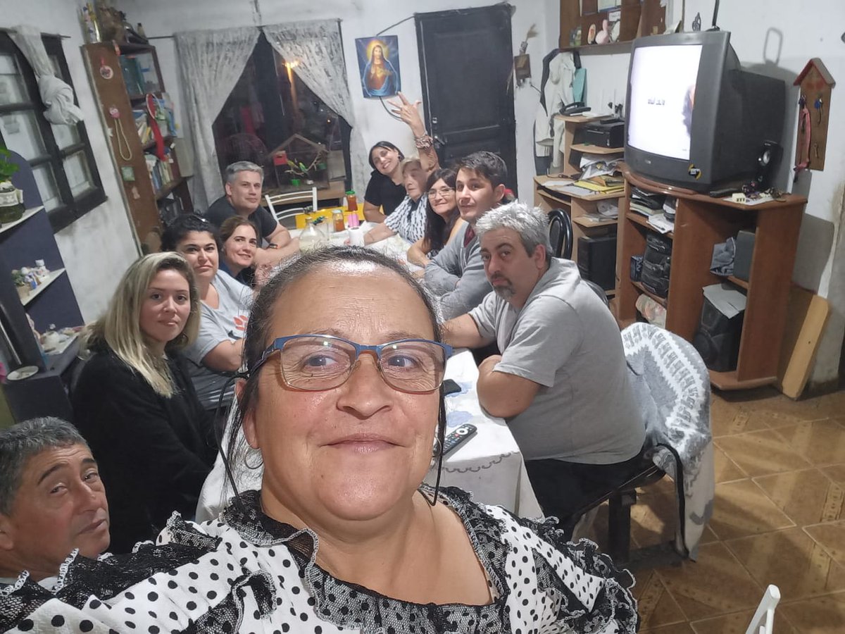 territorialla1's tweet photo. ¡Jornada épica en La Territorial! 💪✨ Proyectos apasionantes, fortalecimiento de nuestros cuadros políticos y una cena espectacular para cerrar con broche de oro. ¡Juntos, construimos el futuro que anhelamos! 🚀🌟 #EquipoLaTerritorial #CompromisoTotal https://t.co/HAsvto8Nqu