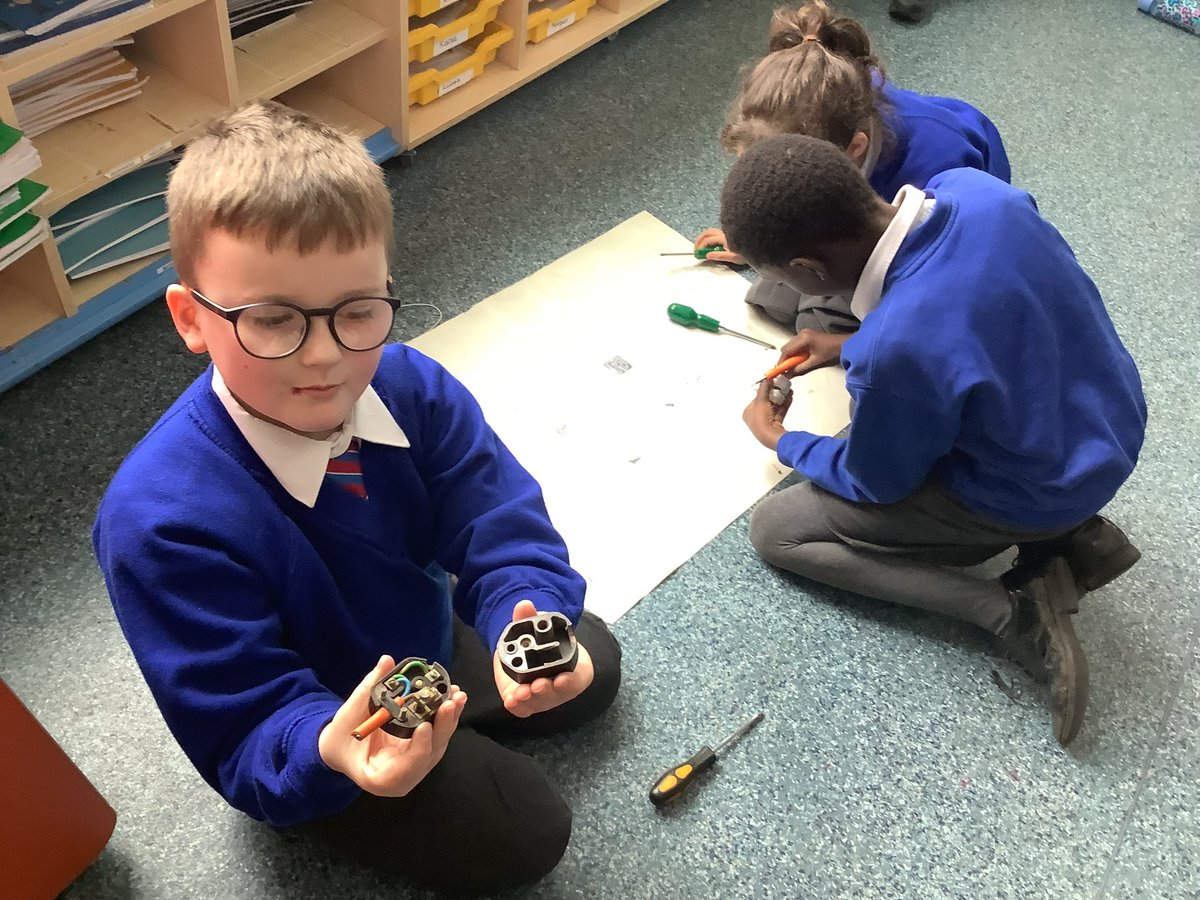 Gateway Academy tweet media