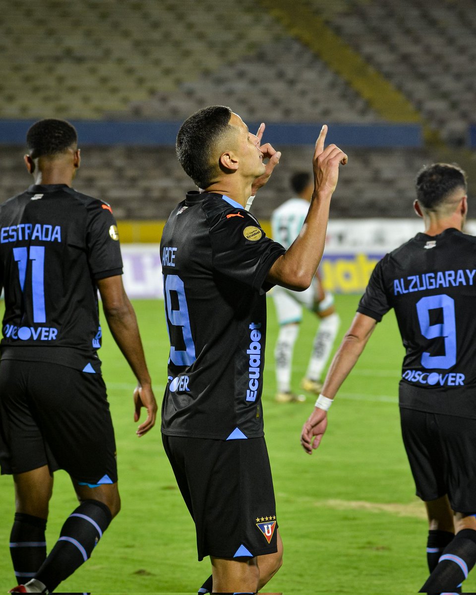 LDU_Oficial's tweet photo. Les compartimos un Arce agradecido para que les vaya bien esta semana, Liguistas. 🙌
ℹ️Encuentra ya la fotogalería completa, de la segunda fecha, en nuestra #LDUApp .
📱 https://t.co/eEO4suPaQ4 https://t.co/x3lZIabgmI