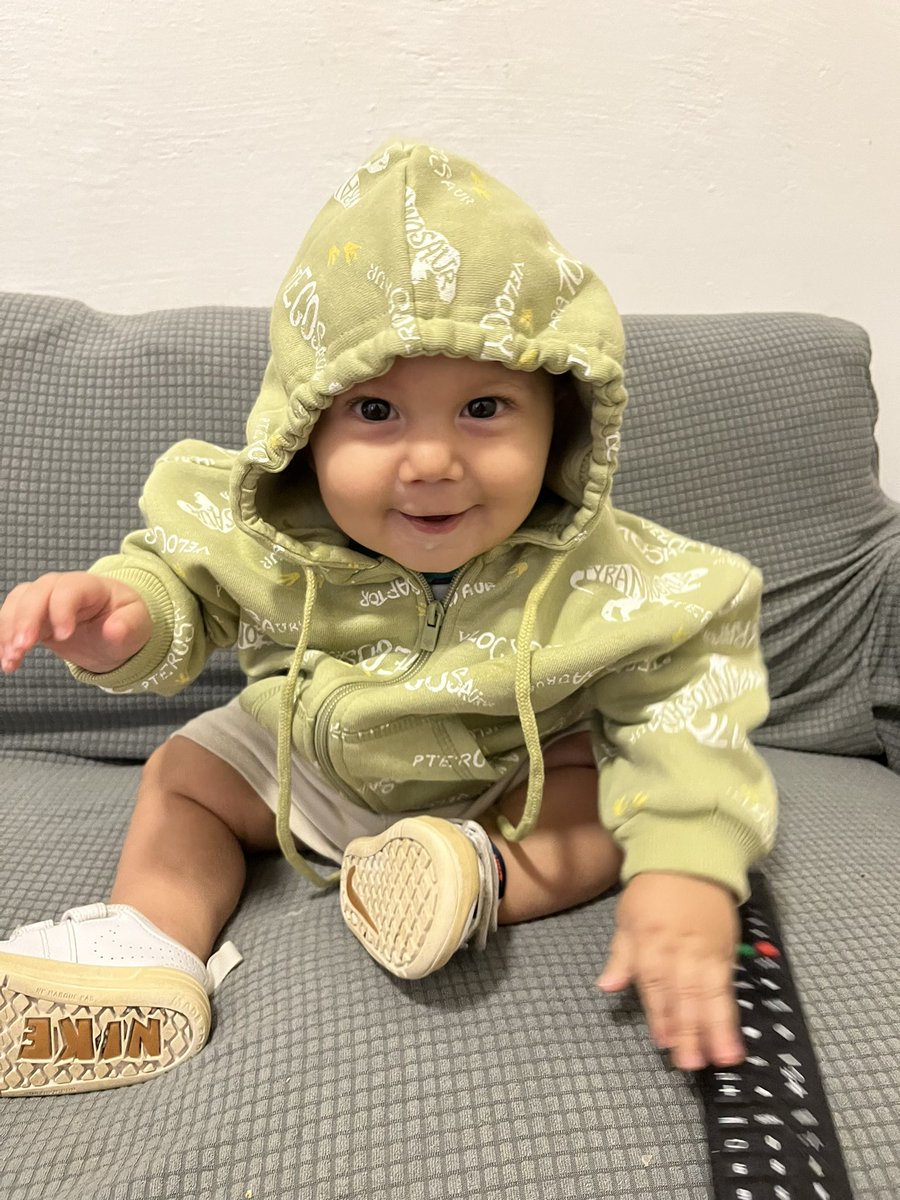 perffumada18's tweet photo. Día de lluvia y outfit oversize🤍 sos demasiado lindo hijo✨🤍 https://t.co/gCHiZbIZlm