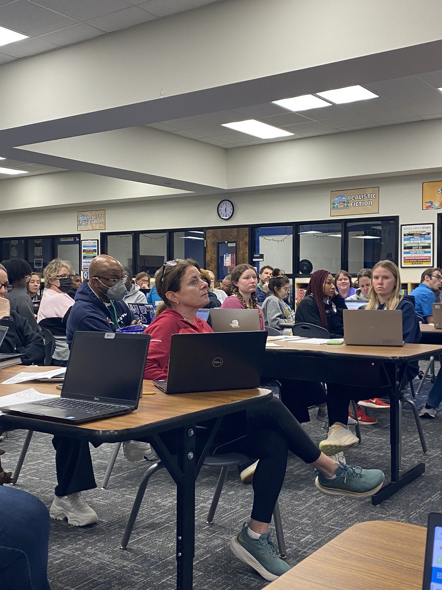 Mrs. Kapella tweet media