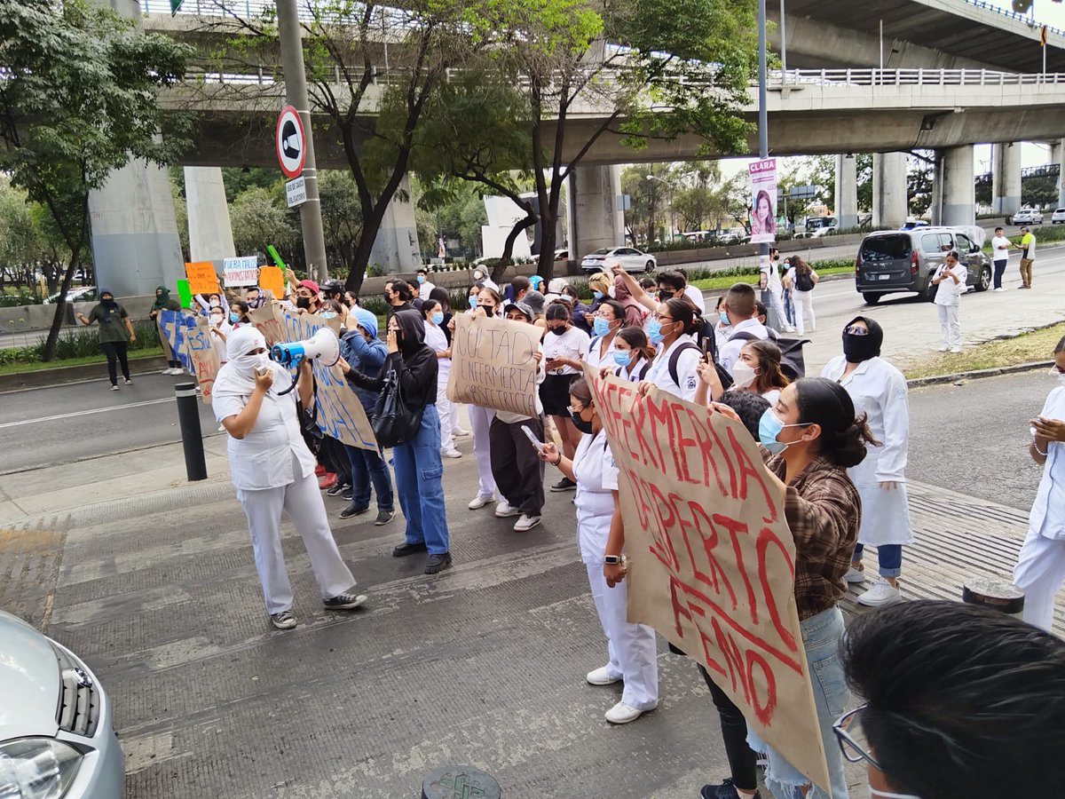 vialhermes's tweet photo. Precaucion se reporta cerrada la circulación en carril lateral de periférico sur a la altura de la Facultad de Enfermería y Obstetricia https://t.co/oEs8jcKdnh