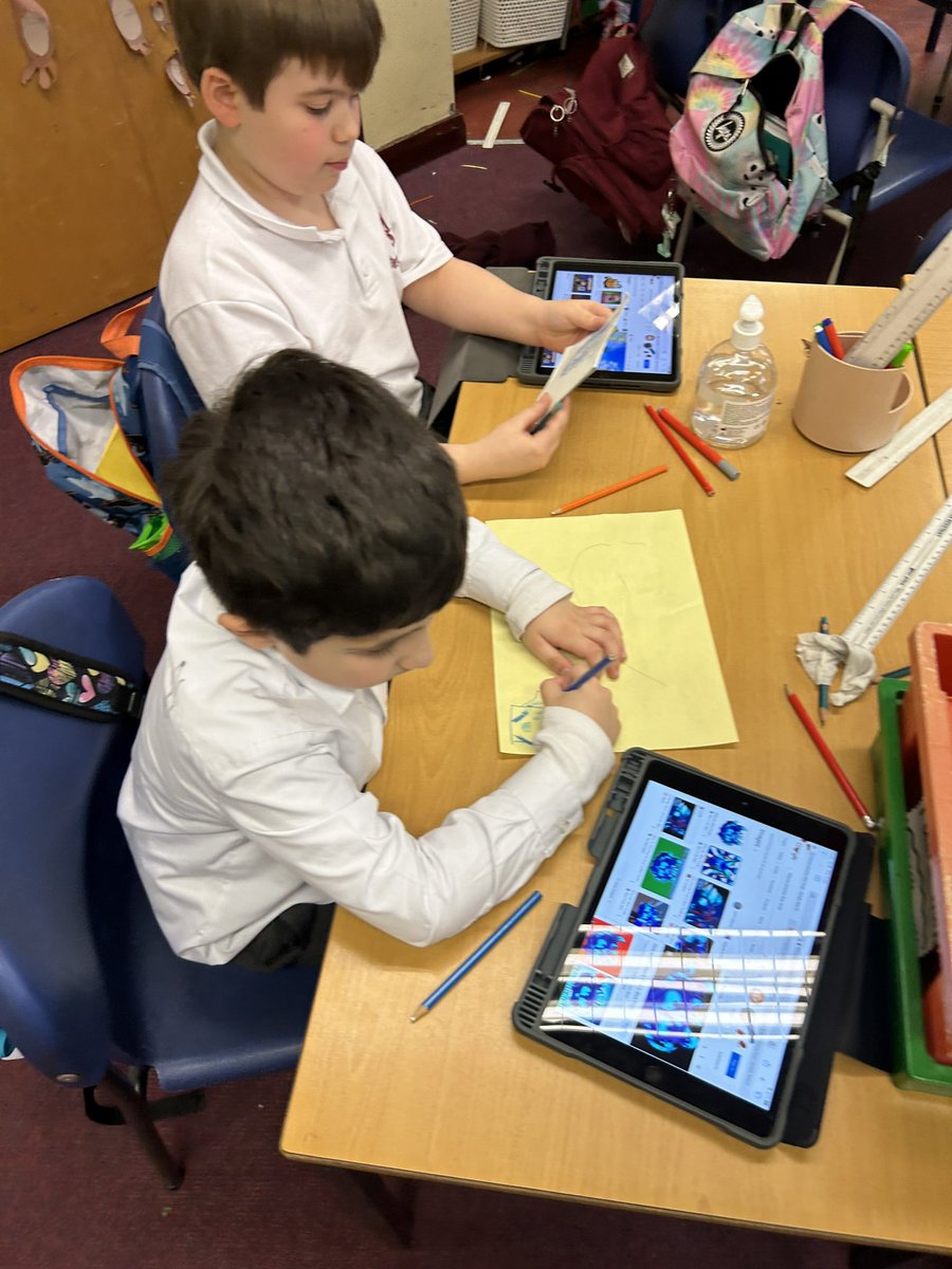 MissHood_FC's tweet image. We are enjoying our new stations in class ☺️ #uncrcarticle31