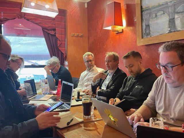 Mois de mars intense pour l'AJPAE ! Pour commencer cette nouvelle semaine, nos membres ont eu l'occasion de rencontrer les fondateurs et p-dgs de deux start-ups spatiales allemandes : Thomas Sinn de Dcubed et Walter Ballheimer de Reflex Aerospace. 🚀🛰️🚀