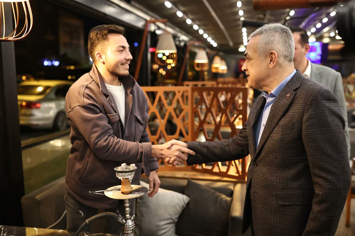 aydinmsavas's tweet photo. Hemşehrilerimizden aldığımız güçle, el ele, gönül gönüle; güzel Aydınımıza hak ettiği değeri vermek için geliyoruz. #yolAçık Aydın ⏳

#mustafasavaş 
#aydın 
#Cumhurİttifakı https://t.co/e7iMPjMwhb