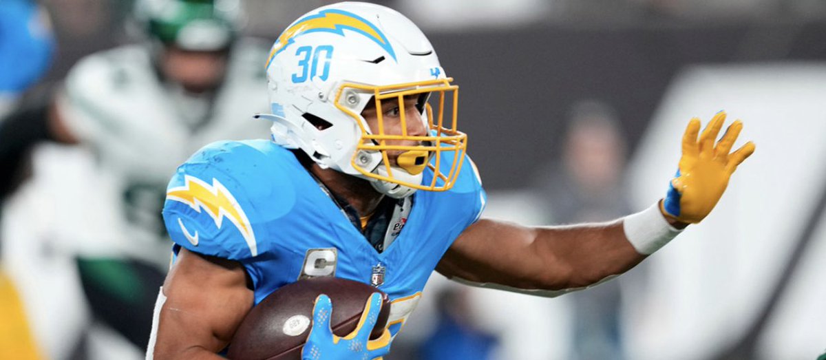 NFL_DovKleiman's tweet image. 𝗕𝗥𝗘𝗔𝗞𝗜𝗡𝗚: RB Austin Ekeler is signing with the #Commanders on a two-year deal worth up to $11.43 million, per @TomPelissero