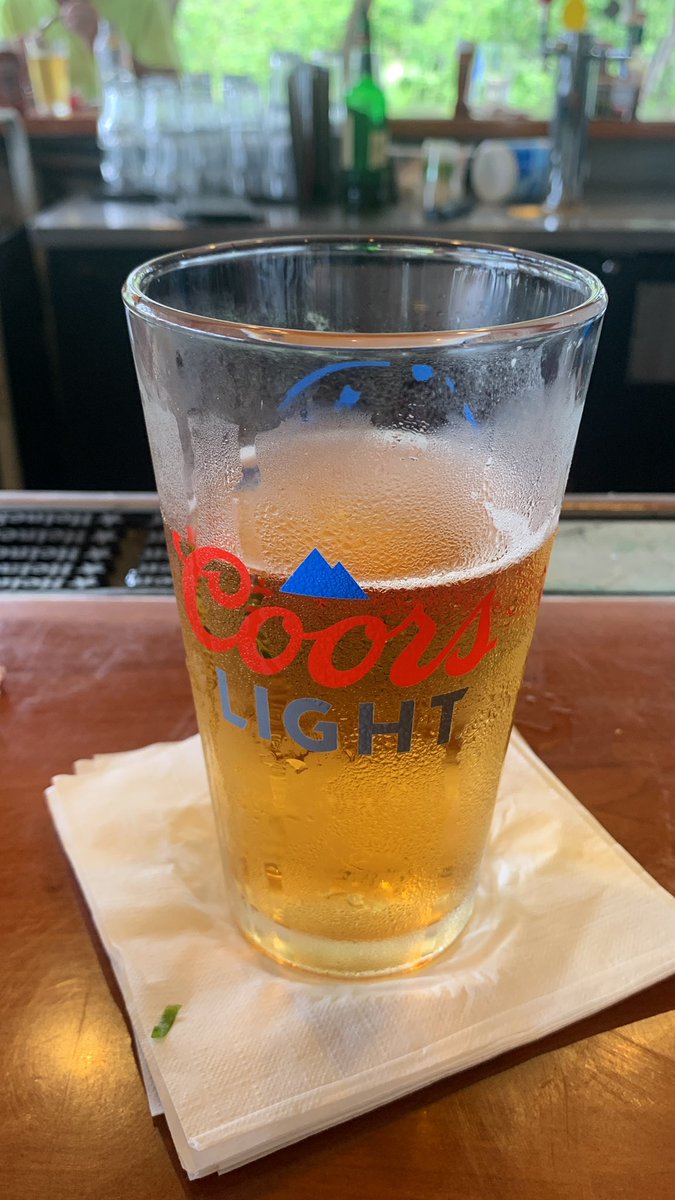 DineAndDraught's tweet photo. The best of both worlds……ice cold @MillerLite in a @CoorsLight glass! $4 Miller Monday pints all day at @BigCityDiner https://t.co/WSl8I4DjNA