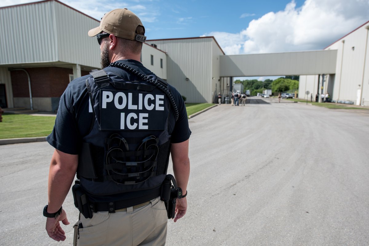 🚨 Migrant convicted of sex crime apprehended by ICE over a year after illegally crossing US border! The arrest was made in Boston, emphasizing the importance of border security. #ICE #BorderSecurity #ImmigrationIssues 🛂🚔
