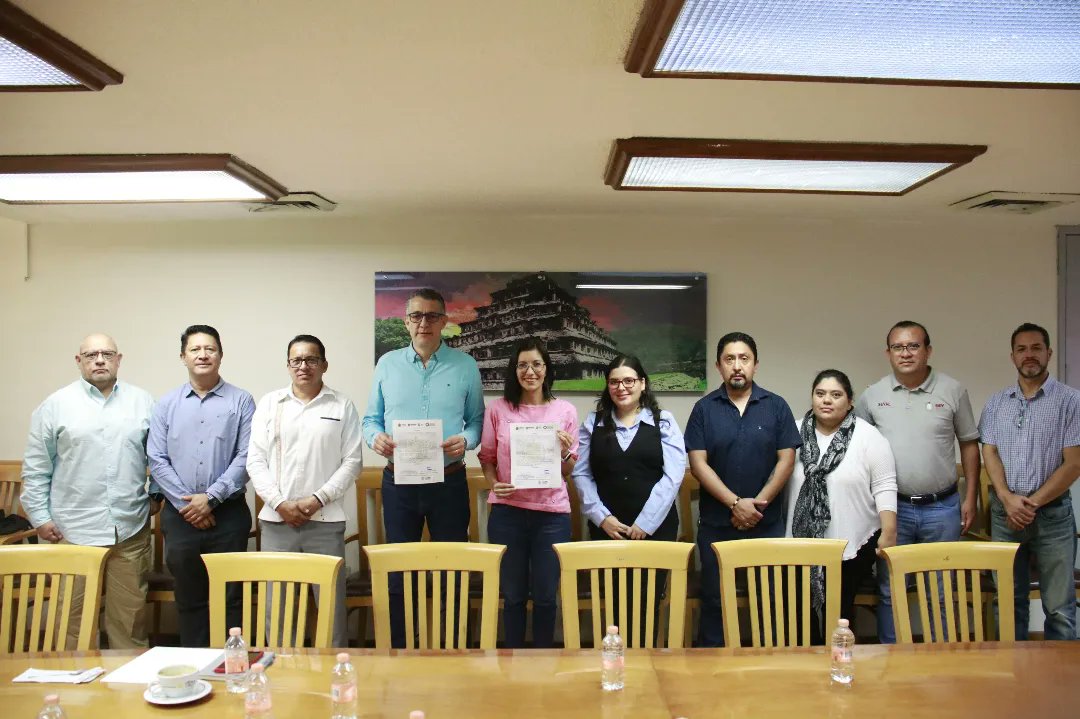 WalMtzOlvera's tweet photo. Una forma de gobierno humanista, valoriza a las poblaciones vulneradas, optimizando los registros administrativos que ayuden a visibilizar características y necesidades de las comunidades. En @PROGOB_Veracruz  celebramos los acuerdos con @VerSEDESOL y @SEducacionVer para tal fin. https://t.co/Z0nYoAZxwS