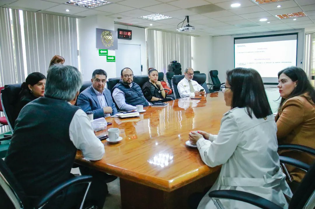 WalMtzOlvera's tweet photo. Una forma de gobierno humanista, valoriza a las poblaciones vulneradas, optimizando los registros administrativos que ayuden a visibilizar características y necesidades de las comunidades. En @PROGOB_Veracruz  celebramos los acuerdos con @VerSEDESOL y @SEducacionVer para tal fin. https://t.co/Z0nYoAZxwS
