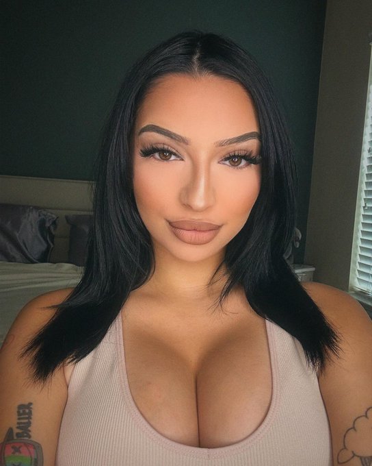 who wants to be fuck buddies? 😈 https://t.co/njOKVtB2mC