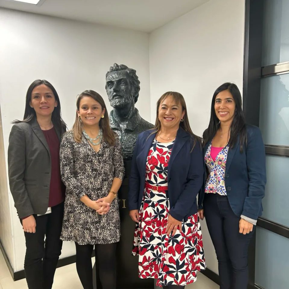 FCEAJaveriana's tweet photo. Compartimos la posesión realizada a las profesoras: 
•Alba Carvajal Sandoval, Dir. Posgrados en Ciencias Contables.
•Ángela Fonseca Galvis, Dir. Posgrados en Economía.
•Silvia Gómez Soler, Dir. Carrera de Economía.
Extendemos una cálida bienvenida y éxitos en su gestión. https://t.co/YlcWEl7TSJ