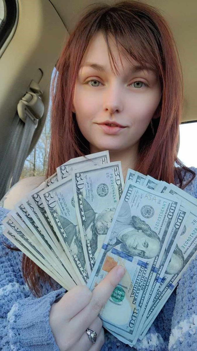 QueenHelena97's tweet photo. Today was a good day in findom ❤️ Which little piggie is going to make it better? Send to my Cashapp little oinkers 🖕💰👸 https://t.co/vO6GDljZTL