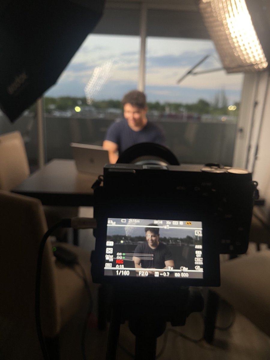 Cansado de la situación actual de los editores.

En unas horas publico mi descargo.