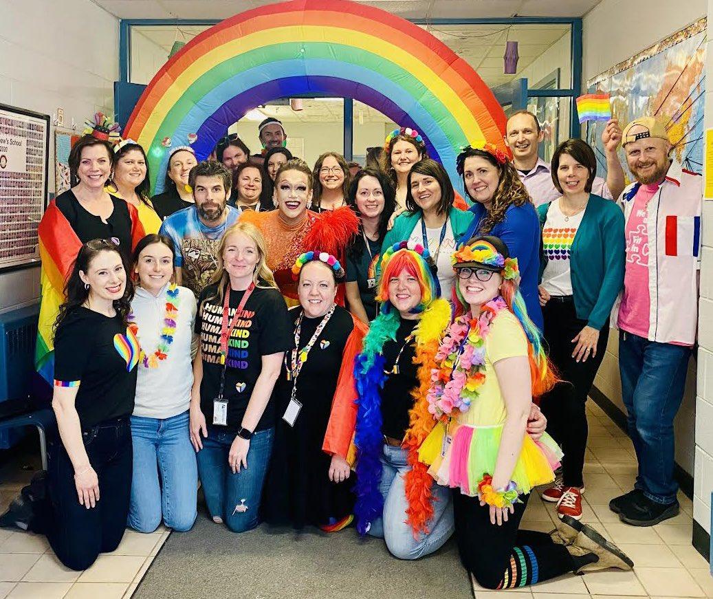 Sondeo Tuitero 

Está de acuerdo con la educación LGBTI en los colegios?

NO: 🔄
SÍ: ♥️
.
.