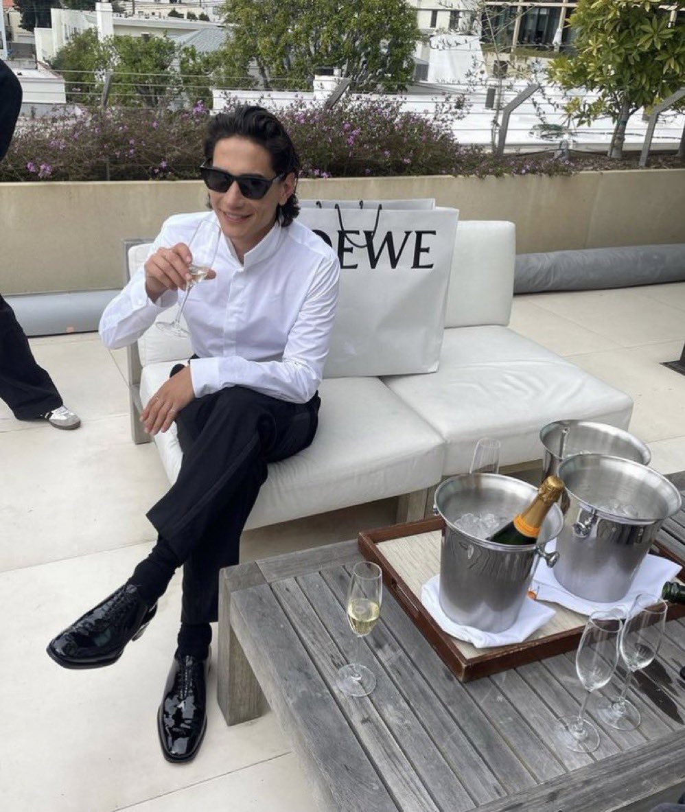 EVCRVP's tweet photo. que elegancia enzo https://t.co/BcgeeT2XHZ