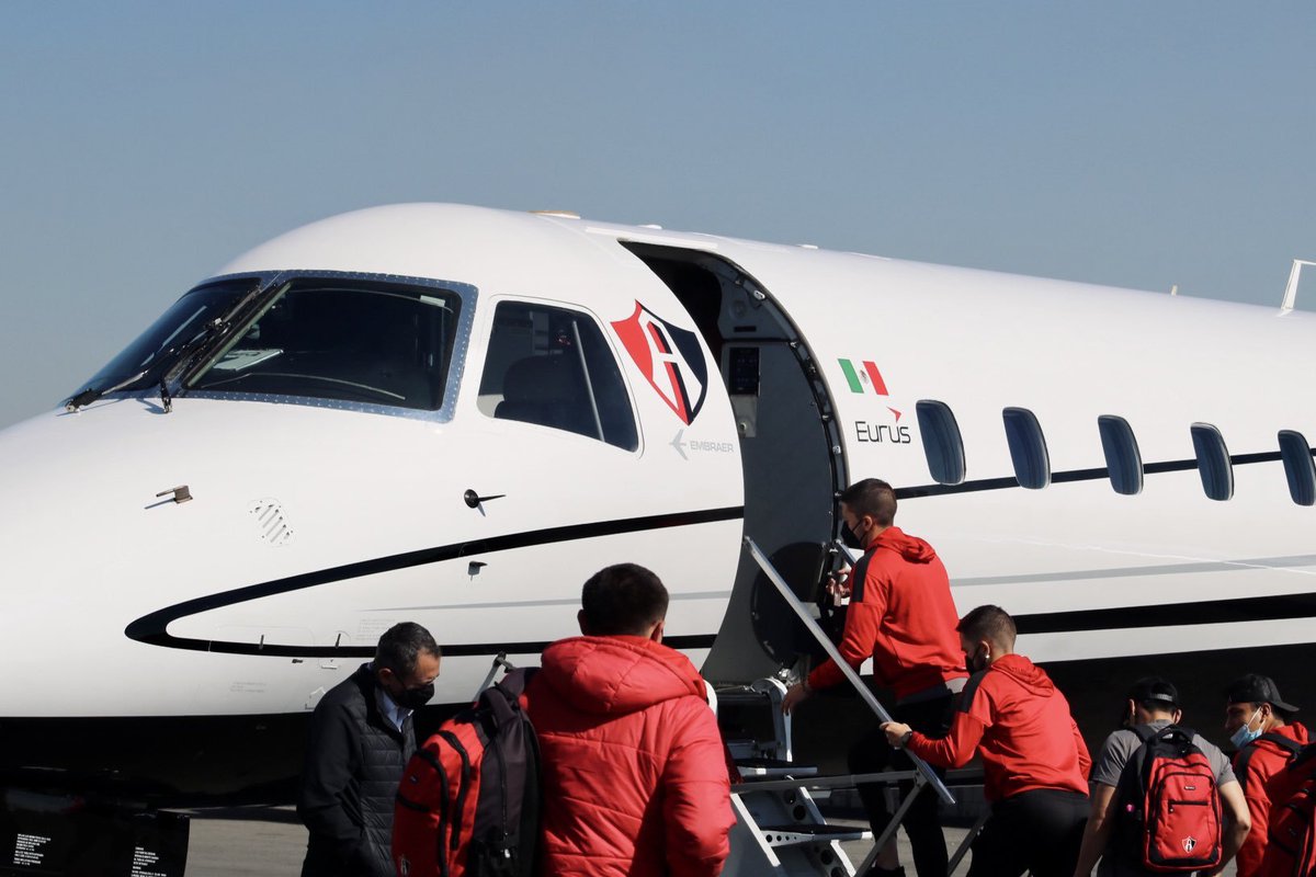 @tdmas_cr Es una empresa mexicana de alquiler de charters, no hay nada extraño. En lugar de pagar 50 boletos de avión de $1000-$1200, se paga un charter, así de simple.