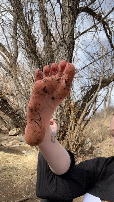 Dirtied up my feet while hiking !! Who wants to clean them off? https://t.co/fmfA24RA3S<a href="/tag/mvsales"class="tags"><span>#mvsales</span></a>